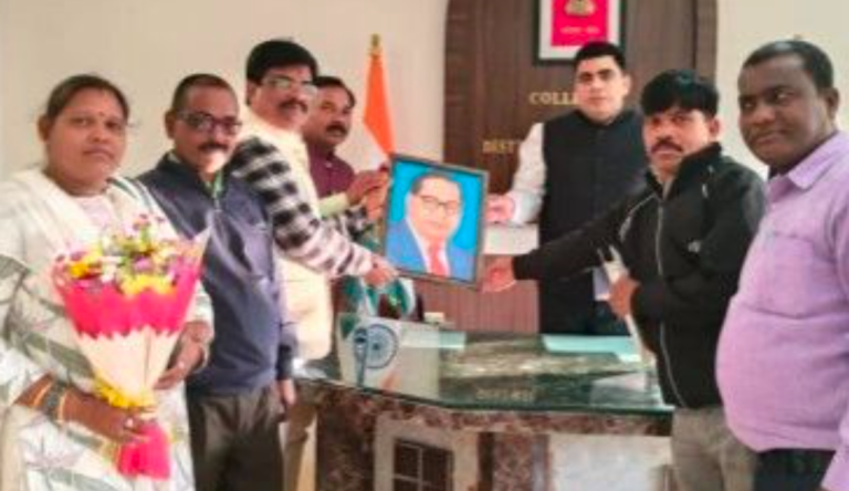 ### कोरबा: विकास की चकाचौंध में खोई जड़ें, भू-विस्थापितों की न्याय की पुकार… नवनियुक्त कलेक्टर से मिला प्रतिनिधिमंडल, विशेष सेल और जनसुनवाई की उठाई मांग