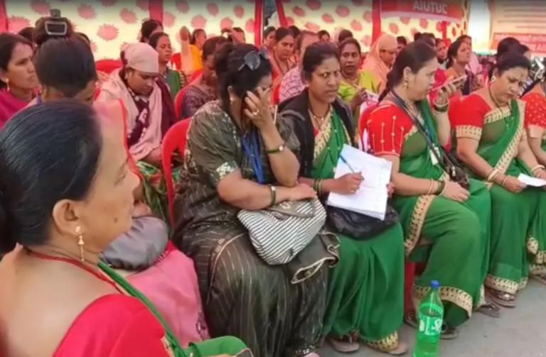 रायपुर में महिलाओं का गुस्सा फूट पड़ा! आंगनबाड़ी, सहायिका और मितानिनों ने राजीव गांधी चौक पर किया जोरदार प्रदर्शन, सरकार को दी कड़ी चेतावनी!