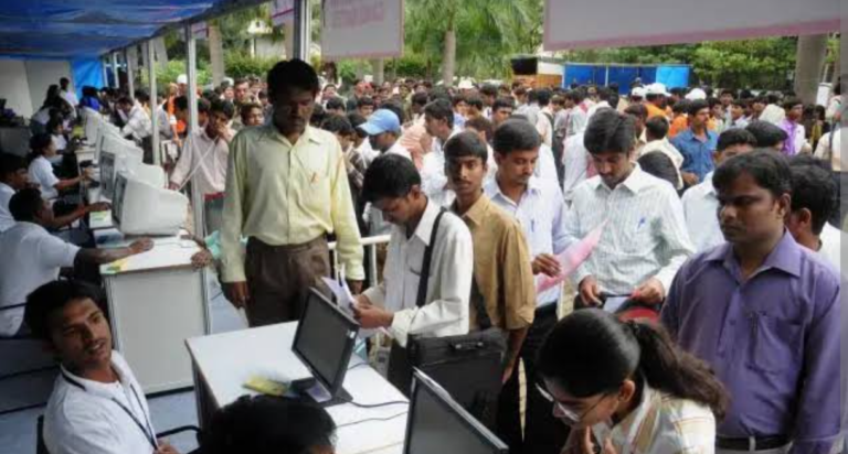 छत्तीसगढ़ राज्य स्तरीय रोजगार मेला 2026: बड़े दावों के बीच युवाओं की उम्मीदें टूटीं – लक्ष्य 15,000, हकीकत में सिर्फ 1,816 को मिली नौकरी