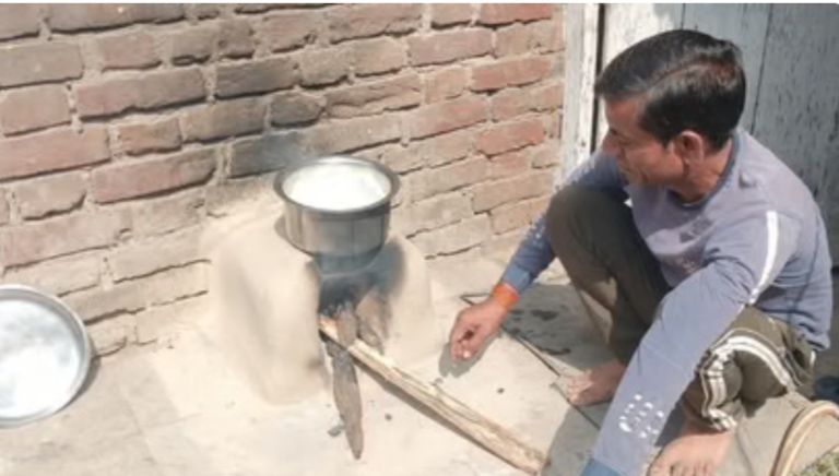 मैनपुरी में गैस सिलेंडर की किल्लत ने तोड़ा घर का चूल्हा-चौका, पत्नी ने बच्चों-पति को छोड़ मायके ली राह