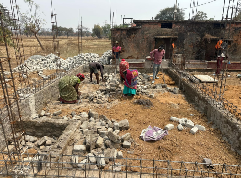 खबर का असर: गुरसिया आंगनबाड़ी निर्माण में अनियमितताओं पर प्रशासन की त्वरित कार्रवाई, जांच शुरू