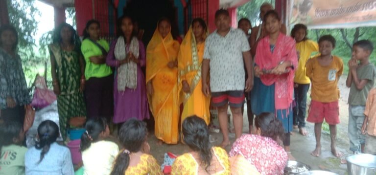 अंतिम श्रावण सोमवार पर मुराई कछार मंदिर में उमड़ी शिव भक्तों की भीड़